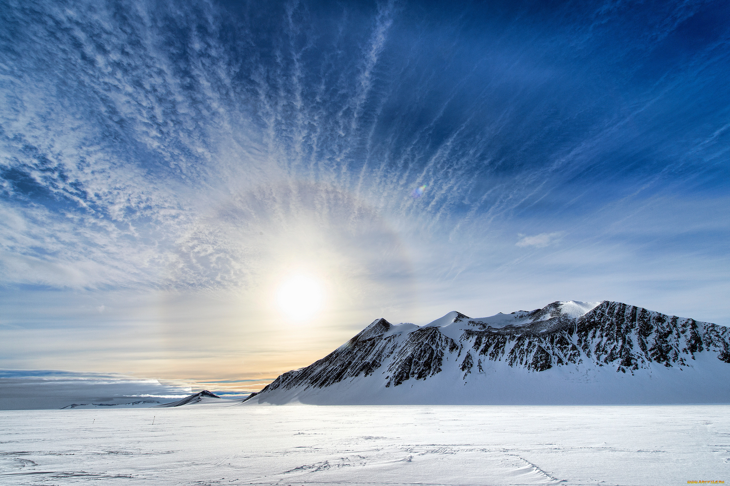 Южный полюс день и ночь. Полярное плато в Антарктиде. Северный полюс Арктика и Антарктика. Арктика Антарктика Антарктида. Северный полюс, Арктика и Южный полюс, Антарктида.